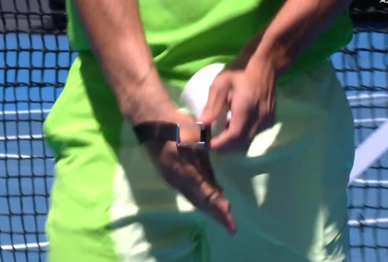 What is a Whoop, the bracelet that Carlos Alcaraz was forced to remove? Why  is it prohibited?