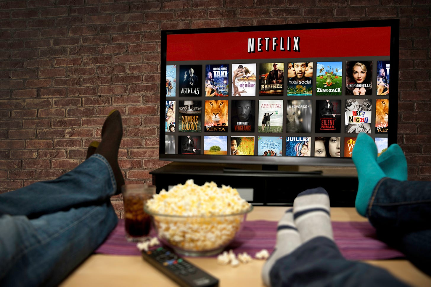 Social Proof and the Netflix Binge Watching Survey - The Agency Arsenal Social Proof and the Netflix Binge Watching Survey - The Agency Arsenal