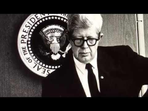 A person in a suit and tie

Description automatically generated