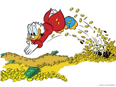 El tío Gilito saltando a su "piscina" de monedas de oro. El muy avaro.
