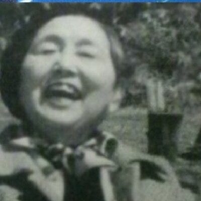 石垣りん bot on X:  "生き生きと/こころに浮かんだ詩の一行が/ふと逃げてしまうことがある。/釣りそねた魚のように/それっきりのこともあれば/月日をへだてて/また目の前にあらわれることもある。/『ことば』"  / X