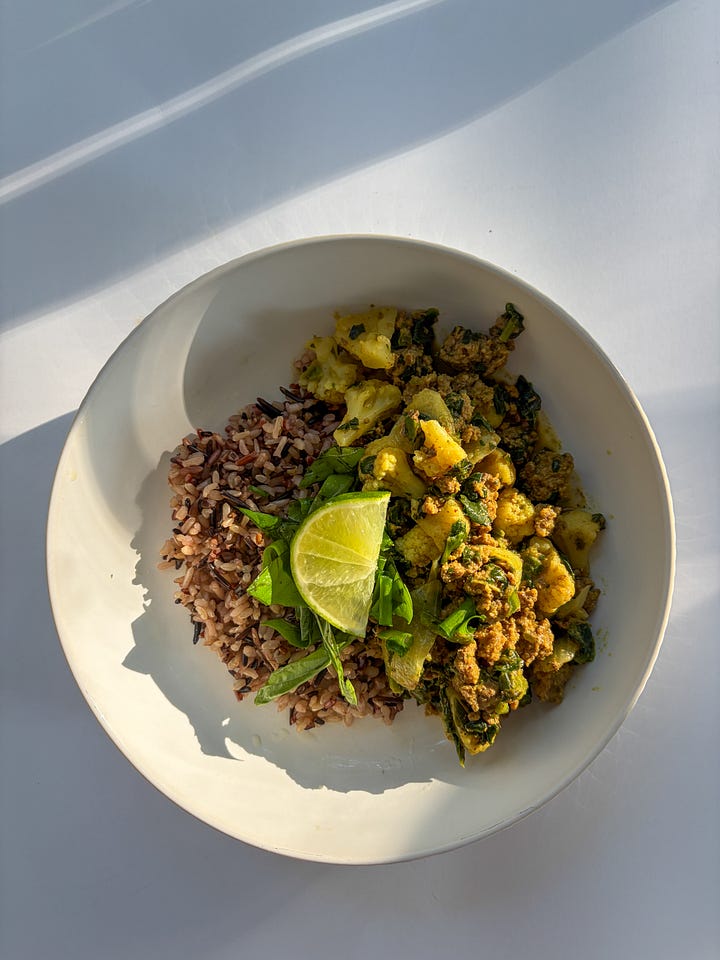 herby turkey meatballs with dilly cucumber tzakiki, cilantro-lim erice & chicken stuffed peppers, peanut butter & strawberry jelly overnight oats, purple power steak street tacos, Thai beef curry with wild rice