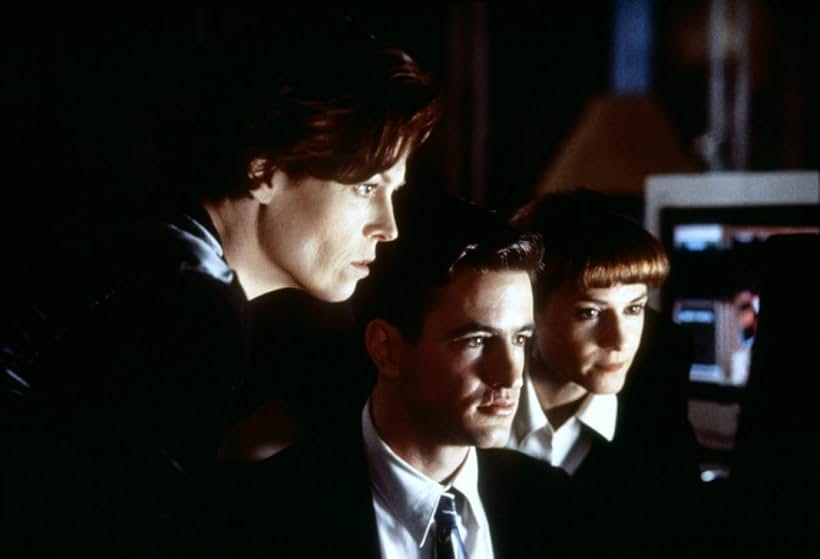 Sigourney Weaver, Holly Hunter, and Dermot Mulroney in Copycat (1995) Sigourney Weaver, Holly Hunter, and Dermot Mulroney in Copycat (1995)