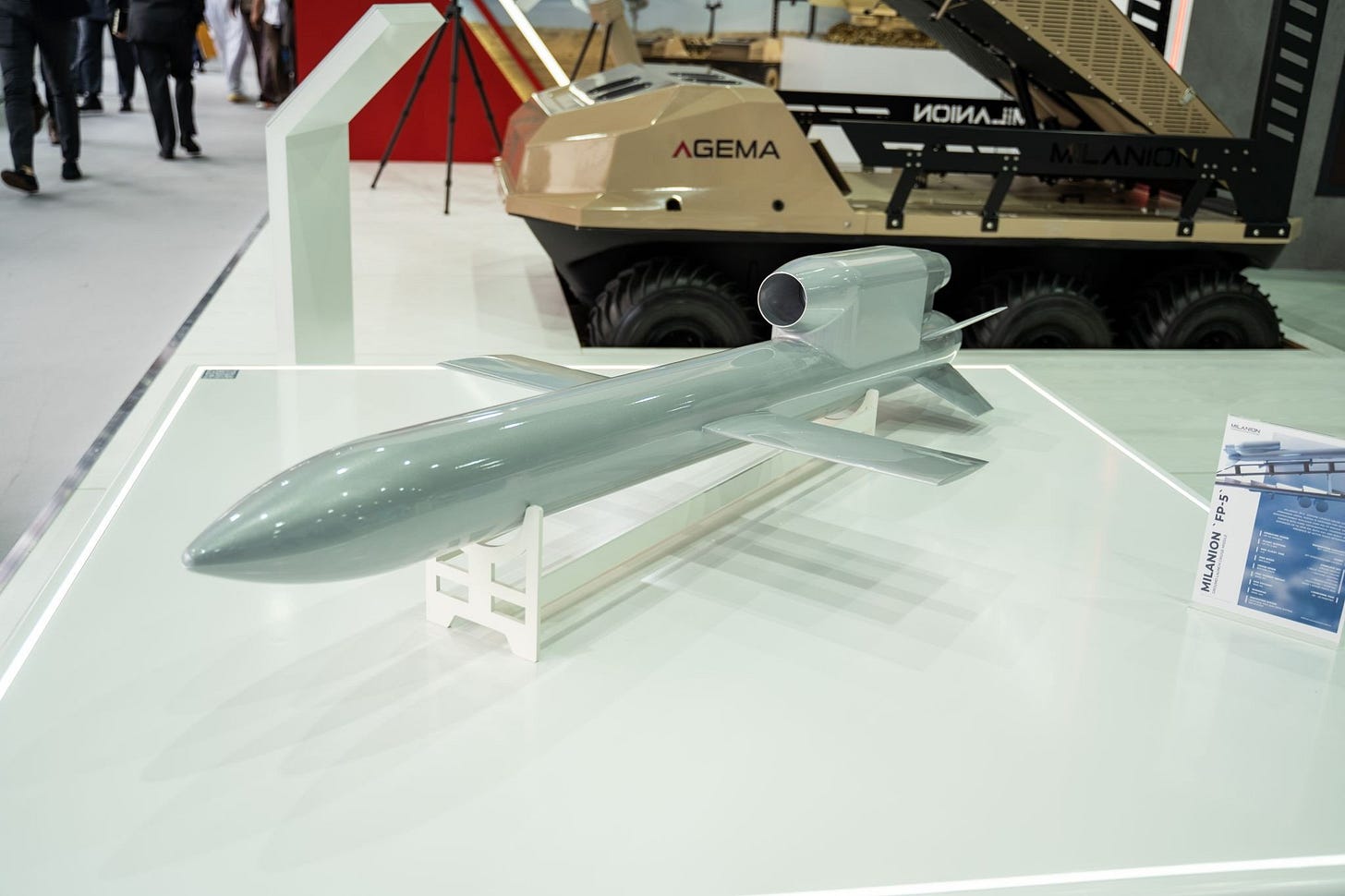 A mock-up of the FP-5 Flamingo missile at the IDEX 2025. (Photo: open sources)