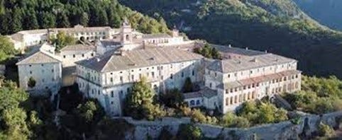 Ένα μεγάλο κτίριο με πολλά παράθυρα

Το περιεχόμενο που δημιουργείται από AI μπορεί να είναι λανθασμένο.