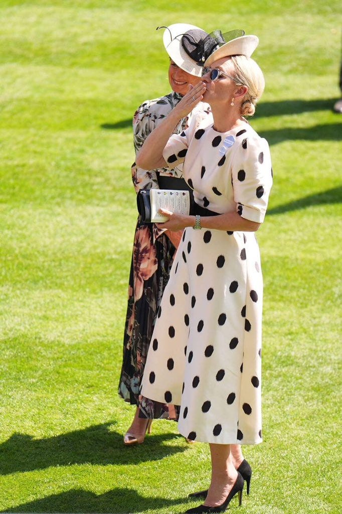 Zara Tindall and her close friend, Dolly Mande, (The Princess Royal's  lady-in-waiting), during day four of Royal Ascot at Ascot Racecourse today.  📸 Aaron Chown