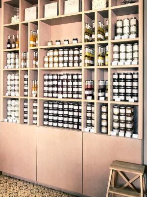 étagère-boutique-Nicolas-Bernardé-2