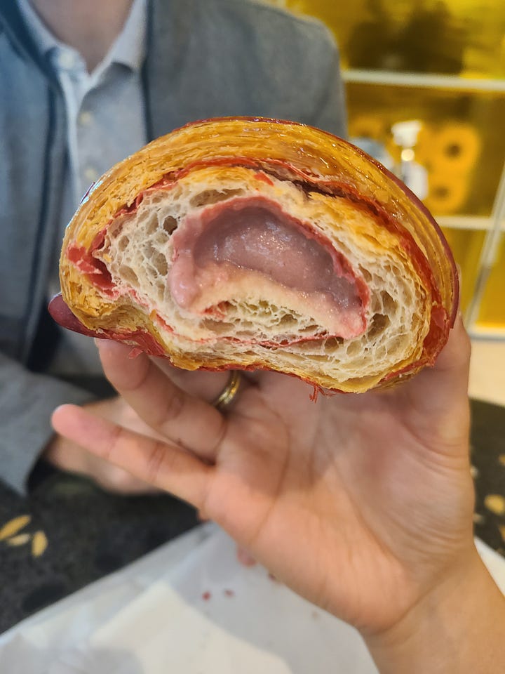 Bicolor Croissant himbeere (raspberry)