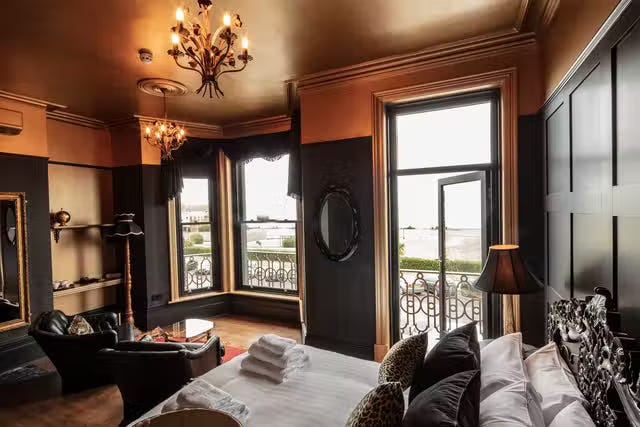 <p>Have a stylish stay at the William Blake Suite  </p>