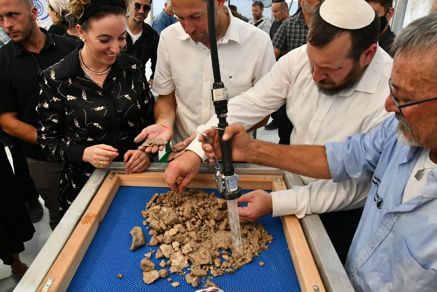 ייתכן שזו תמונה של ‏‏4‏ אנשים‏