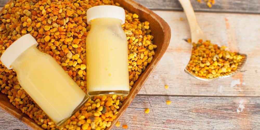 Royal Jelly, the Protective Milk of Bees: benefits, uses, dosage Royal Jelly, the Protective Milk of Bees: benefits, uses, dosage