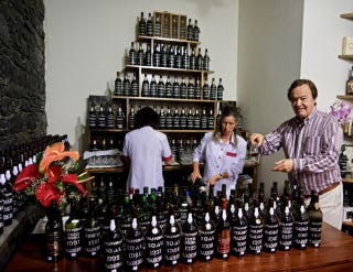 Luis D'Oliveira helps at the tasting Luis D'Oliveira helps at the tasting