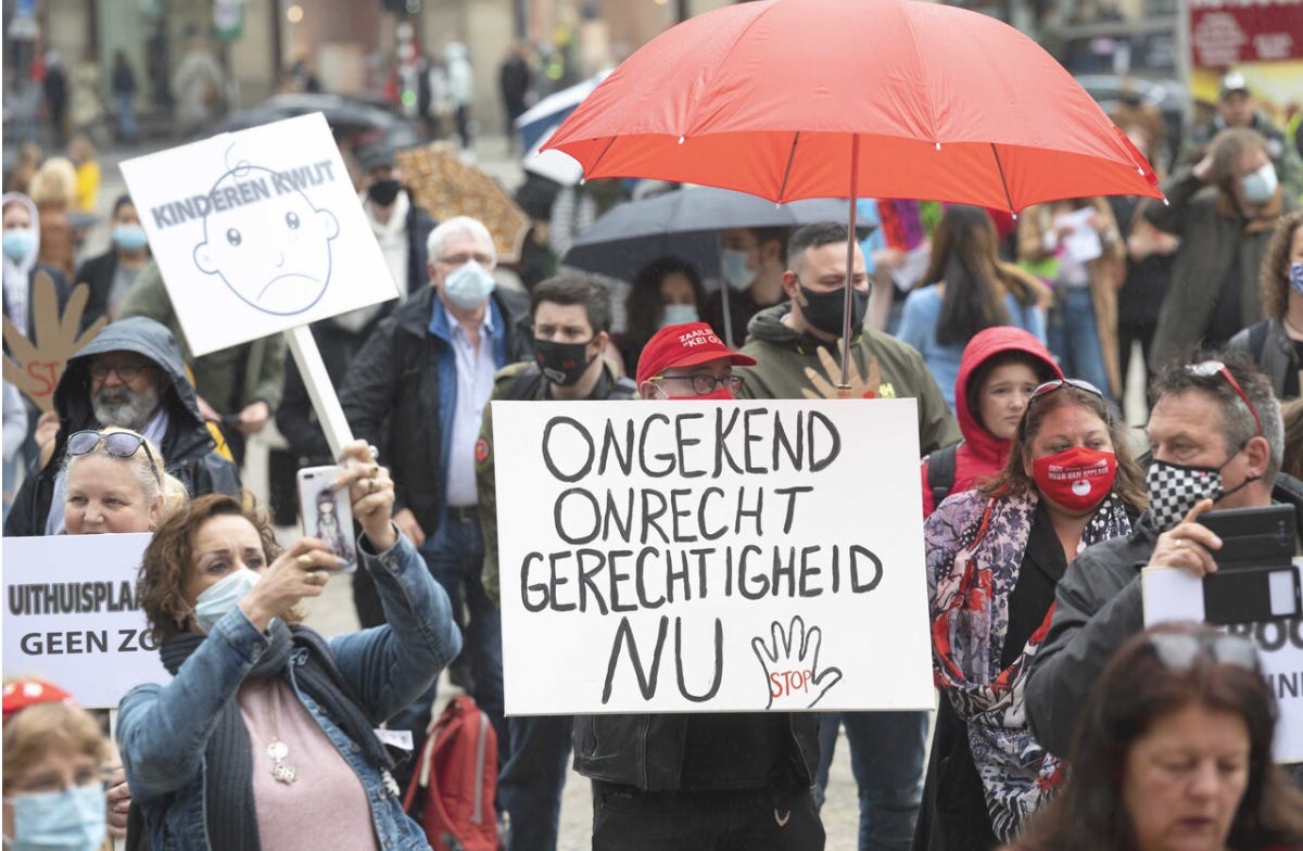 Afbeelding met kleding, persoon, Menselijk gezicht, buitenshuis

Door AI gegenereerde inhoud is mogelijk onjuist.