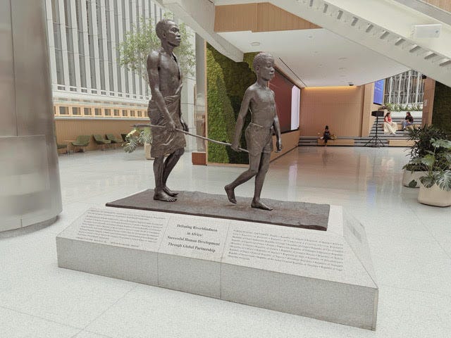  A statue at the World Bank headquarters symbolizes the collaborative effort to combat river blindness. Photo by Karol Karpinski.