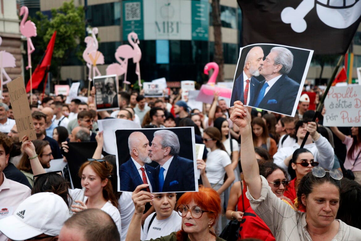 A Tirana cresce la protesta contro il resort di Jared Kushner | il manifesto A Tirana cresce la protesta contro il resort di Jared Kushner | il manifesto