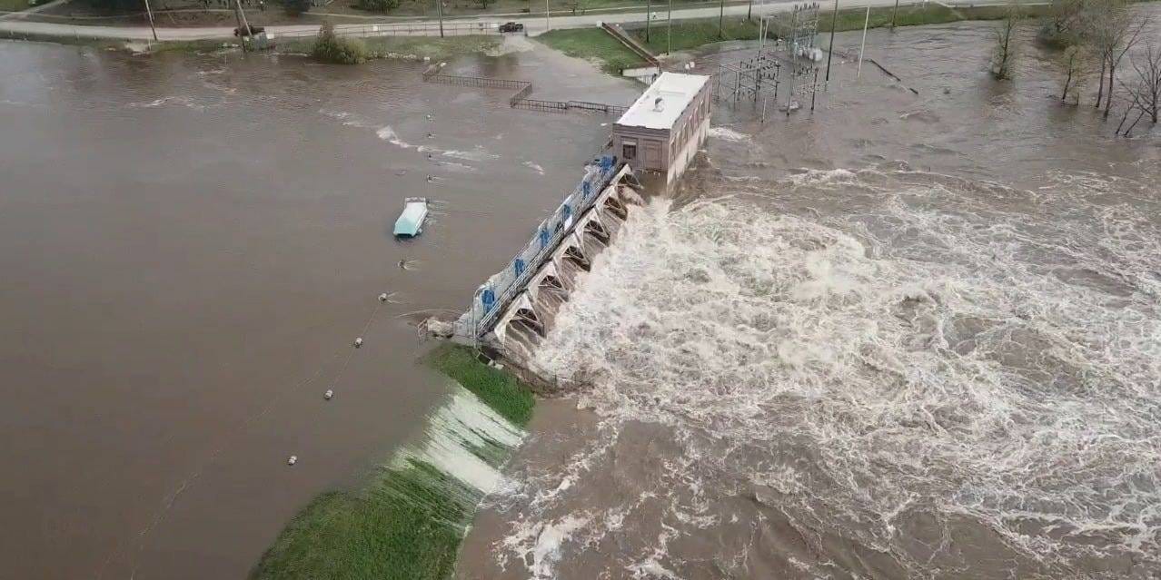 Photos and videos show the destruction after 2 dams collapsed in ...