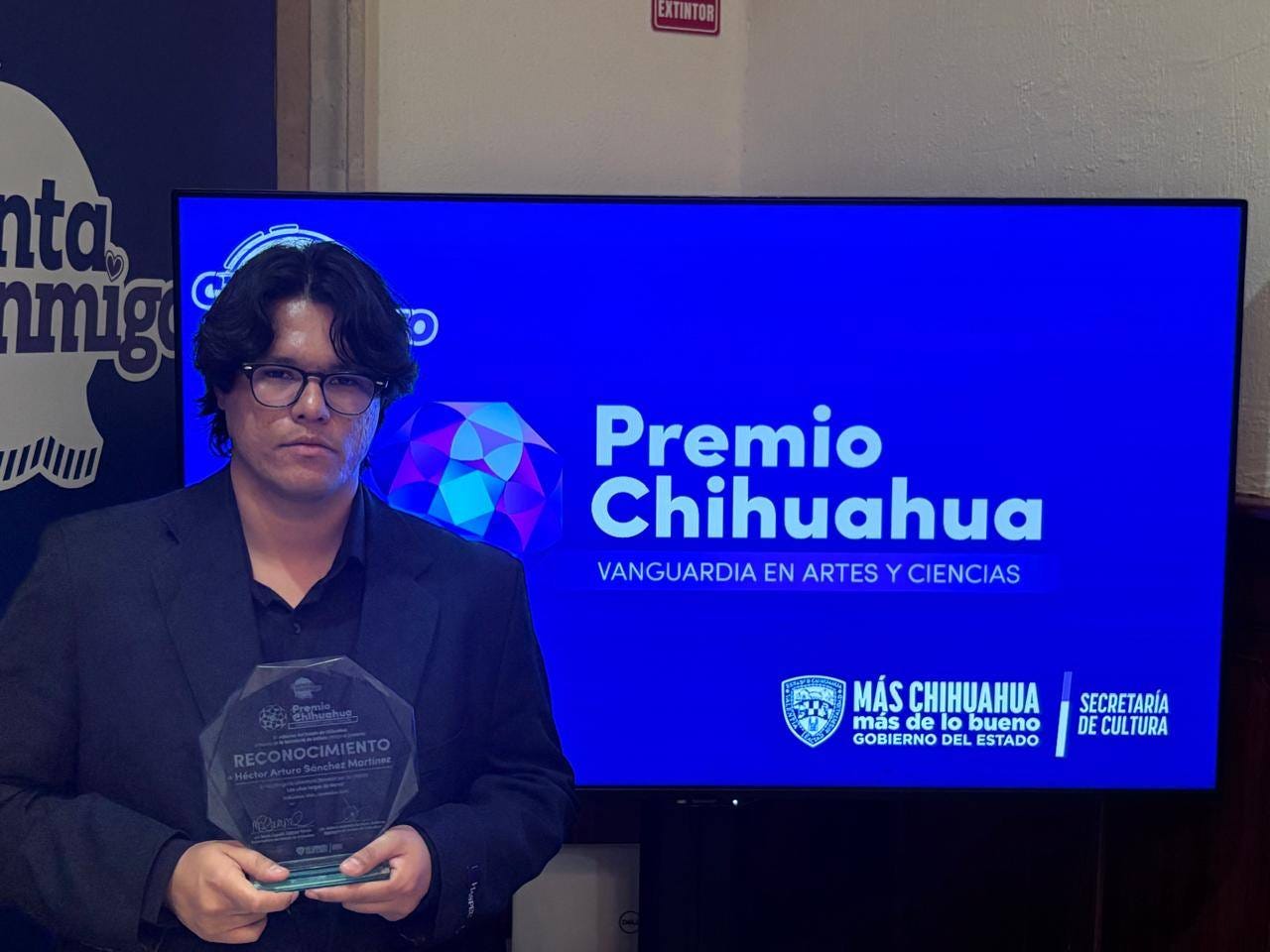 Puede ser una imagen de texto que dice "nta, migo 山山川 Premio Chihuahua VANGUARDIAEN VANGUARDIAENARTESYCIENCIAS EN ARTES CIENCIAS Cers s。 RECONOCIMIENTO H MASC CHIHUAHUA más de GOBIERNODELESTADO elo lo bueno GOBIERNO DEL ESTADO SECRETARIA DECULTURA DE"