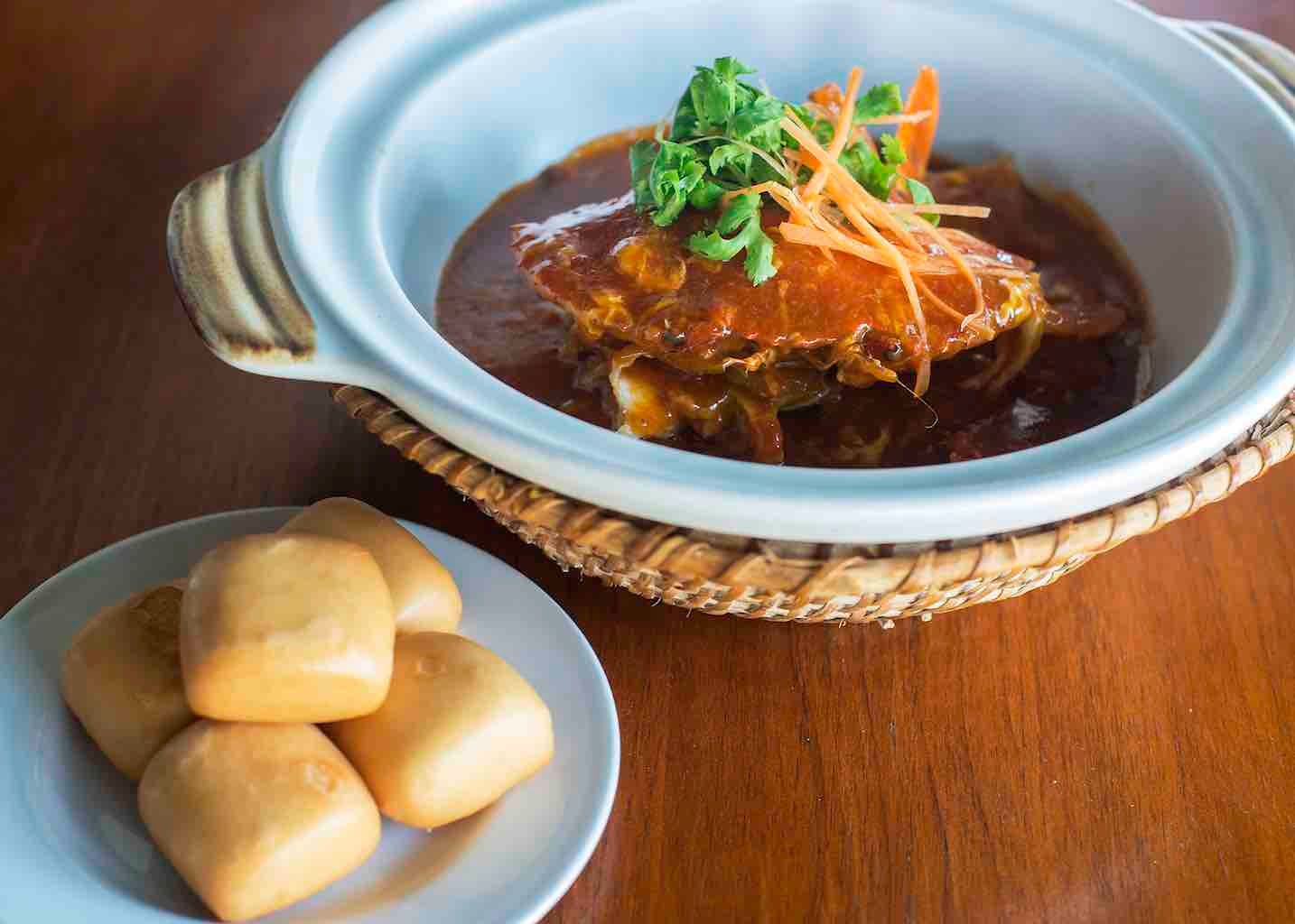 Mantou with Whole Chilli Crab