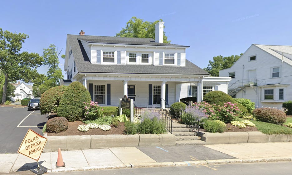 A house with a garden

AI-generated content may be incorrect.