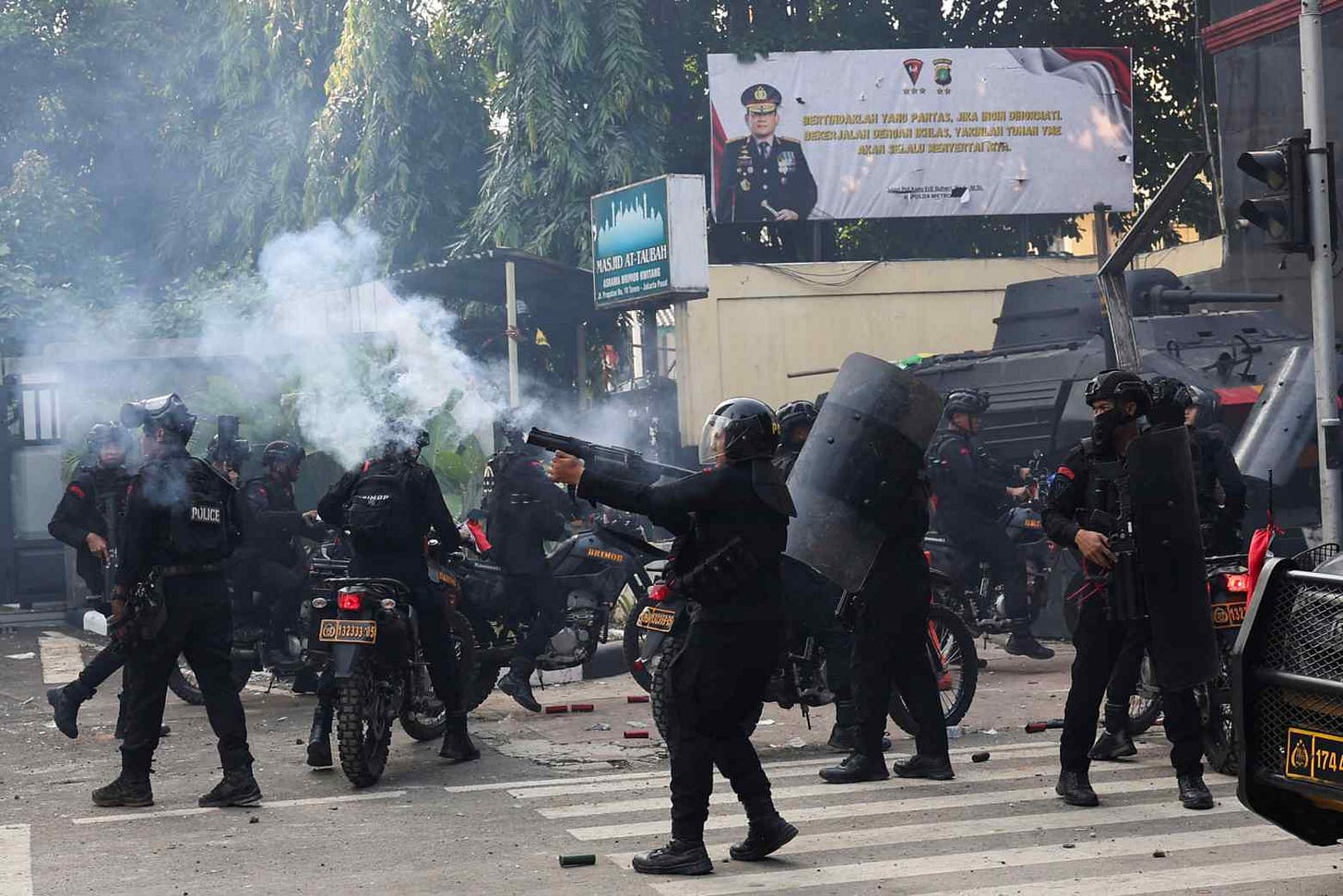 20250829 Indonesia cops
