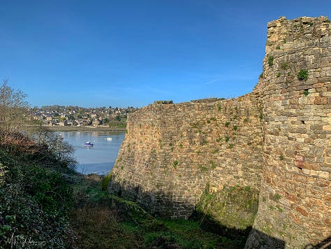 Inside the Guildo castle ruins