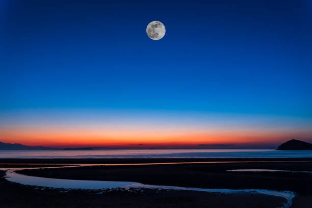 820+ Full Moon In Dramatic Clouds And Sea Stock Photos ...