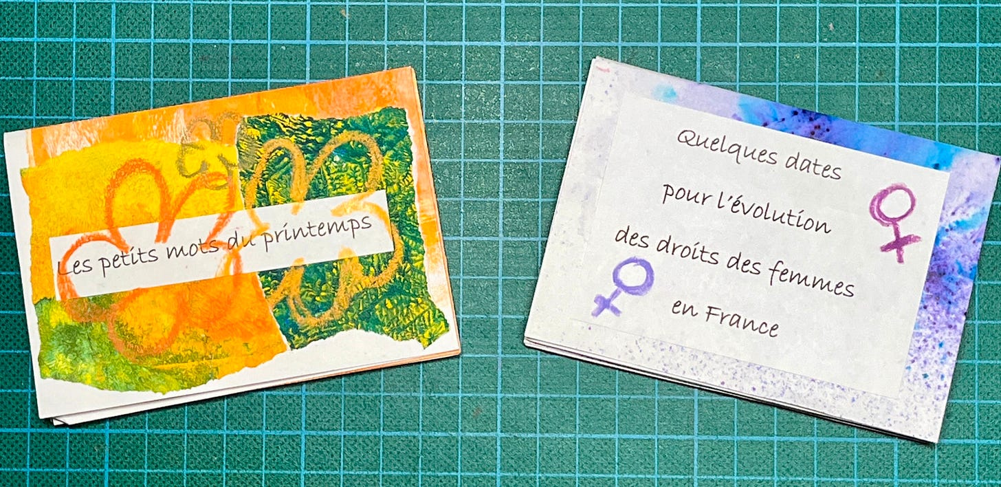 Les deux zines sont au format paysage. celui de gauche est orange et vert et le titre est Les petits mots du printemps. Celui de droite est bleu et violet et s'appelle Quelques dates pour l'évolution des droits des femmes en France.