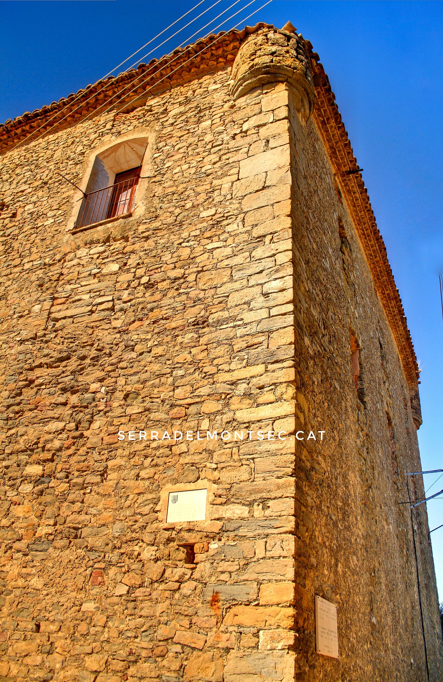 Antiga casa Portolà, que formava part de l’antiga fortalesa de la vila closa de Castellnou de Montsec, seu de la Baronia de Castellnou de Montsec. Sant Esteve de la Sarga. Montsec d’Ares. Pallars Jussà. Lleida, Catalunya. Antiga casa Portolà, que formava part de l’antiga fortalesa de la vila closa de Castellnou de Montsec, seu de la Baronia de Castellnou de Montsec. Sant Esteve de la Sarga. Montsec d’Ares. Pallars Jussà. Lleida, Catalunya.