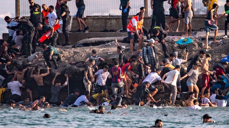 Crisis migratoria en Ceuta: mientras aumentaron a 57 los muertos, Italia  cerró parcialmente sus fronteras - BVC Noticias