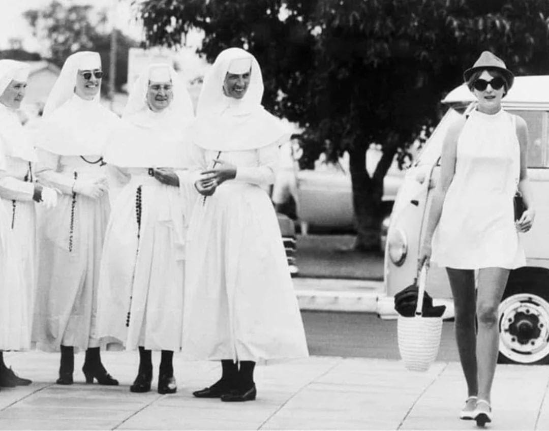 Nuns intently observe a fashionable woman in the 1960s. Nuns intently observe a fashionable woman in the 1960s.