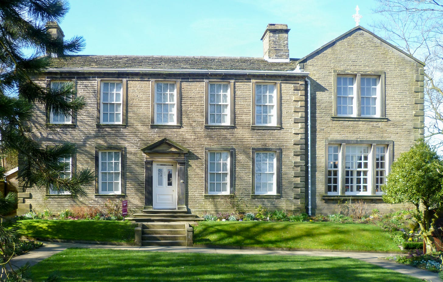File:Brontë Parsonage.jpg - Wikimedia Commons