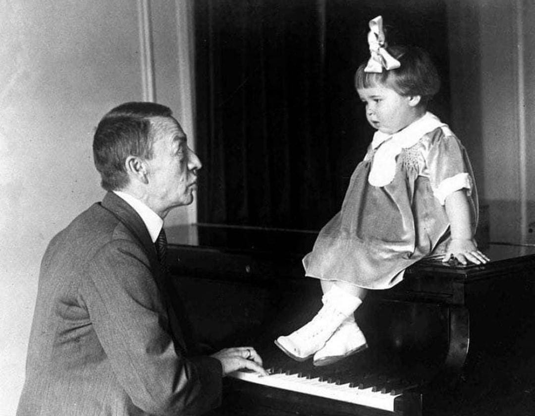 Rachmaninoff plays piano for his granddaughter Sophie in 1927, New York Rachmaninoff plays piano for his granddaughter Sophie in 1927, New York