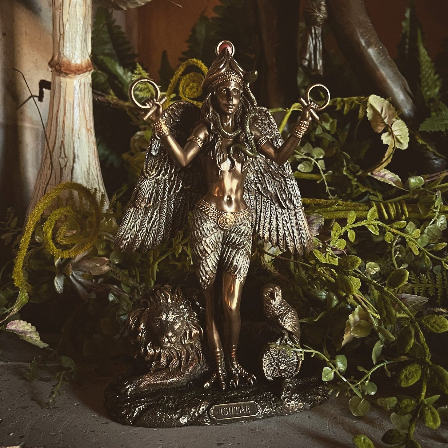 Ishtar - Mesopotamian Goddess of Love and Power – www.thewitchesmoon.com Ishtar - Mesopotamian Goddess of Love and Power – www.thewitchesmoon.com