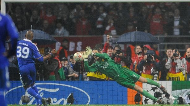 Edwin van der Sar reveals the preparation behind his 2008 Champions League  final penalty shootout performance - Mirror Online