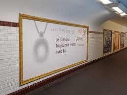 Paris: Quel est ce collier IA qui fait ...