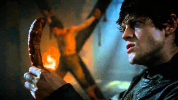 ramsey snow torturing man with his package game of thrones 2015 revenge ramsey snow torturing man with his package game of thrones 2015 revenge