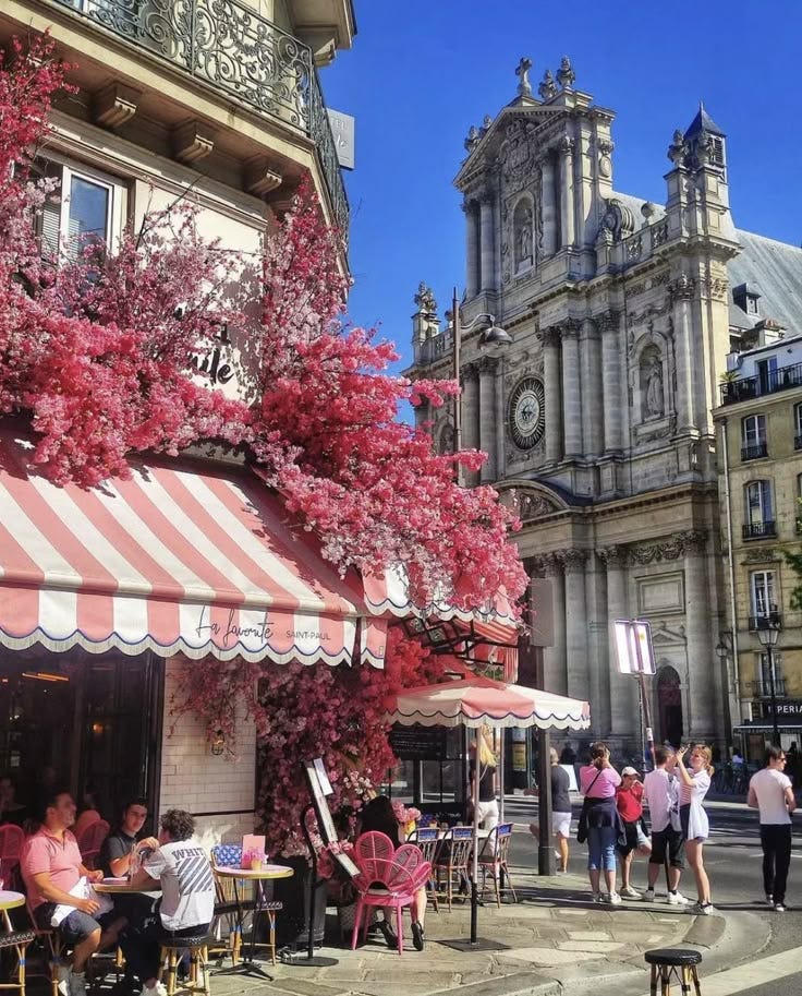 Phần này chứa: Everything About Le Marais Neighborhood in Paris