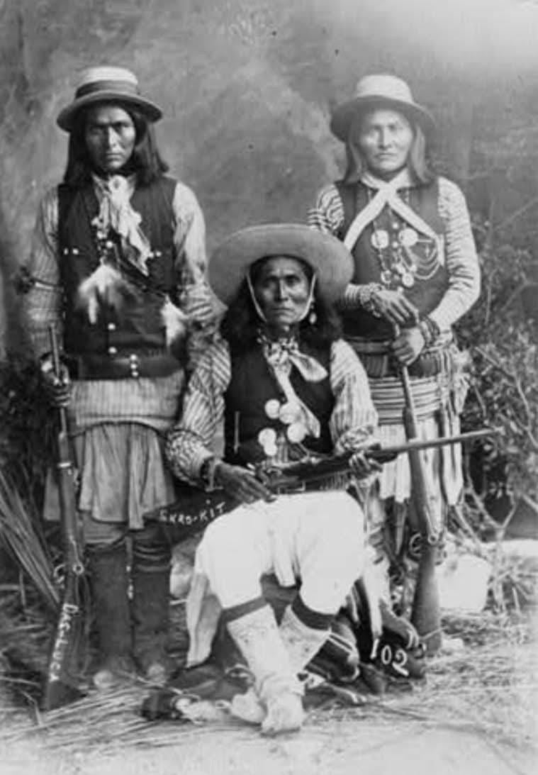 Das-Luca, Skro-Kit, Shus-El-Day. White Mountain Apaches, 1909. Das-Luca, Skro-Kit, Shus-El-Day. White Mountain Apaches, 1909.