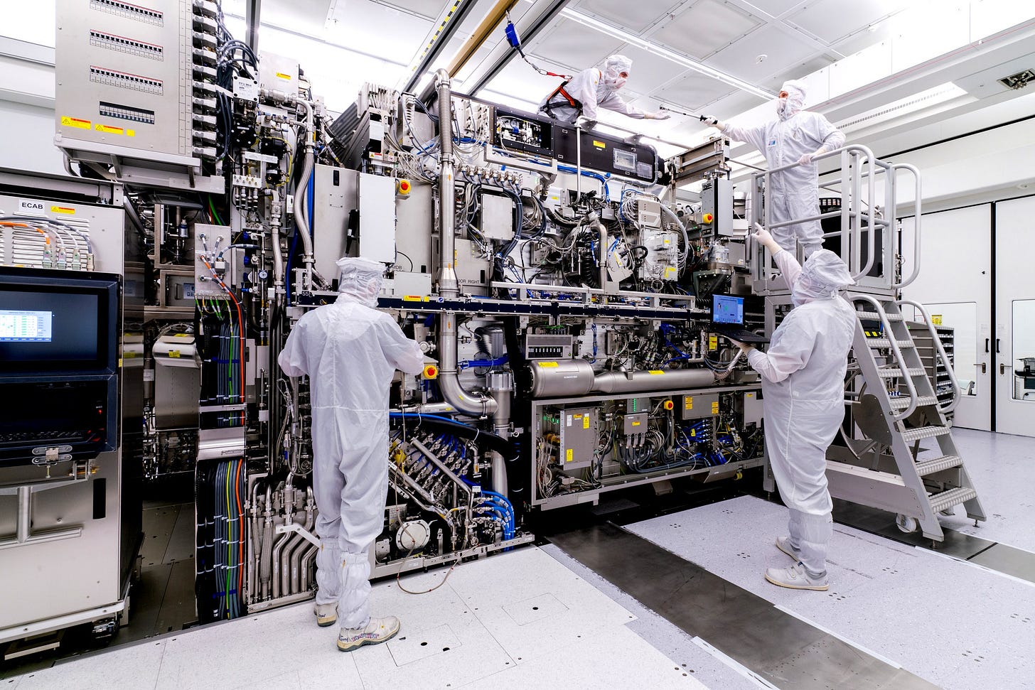 The $150 Million Machine Keeping Moore's Law Alive | WIRED