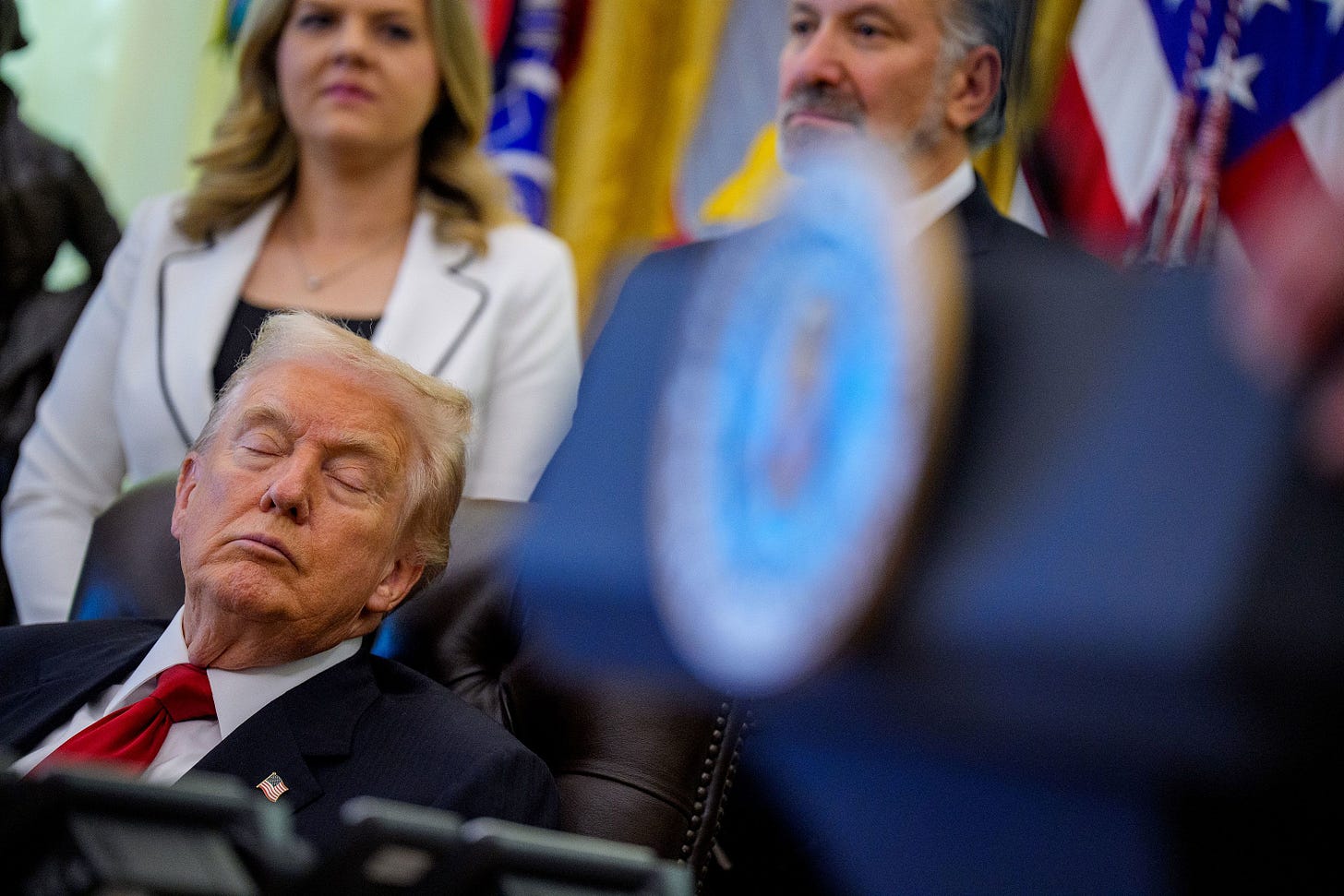 Images of Trump appearing to close his eyes during Oval Office event spread  across social media | CNN Politics