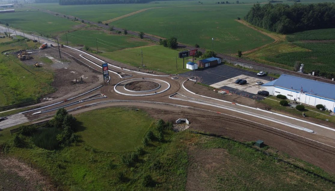 A roundabout with cars parked in the middle

AI-generated content may be incorrect.