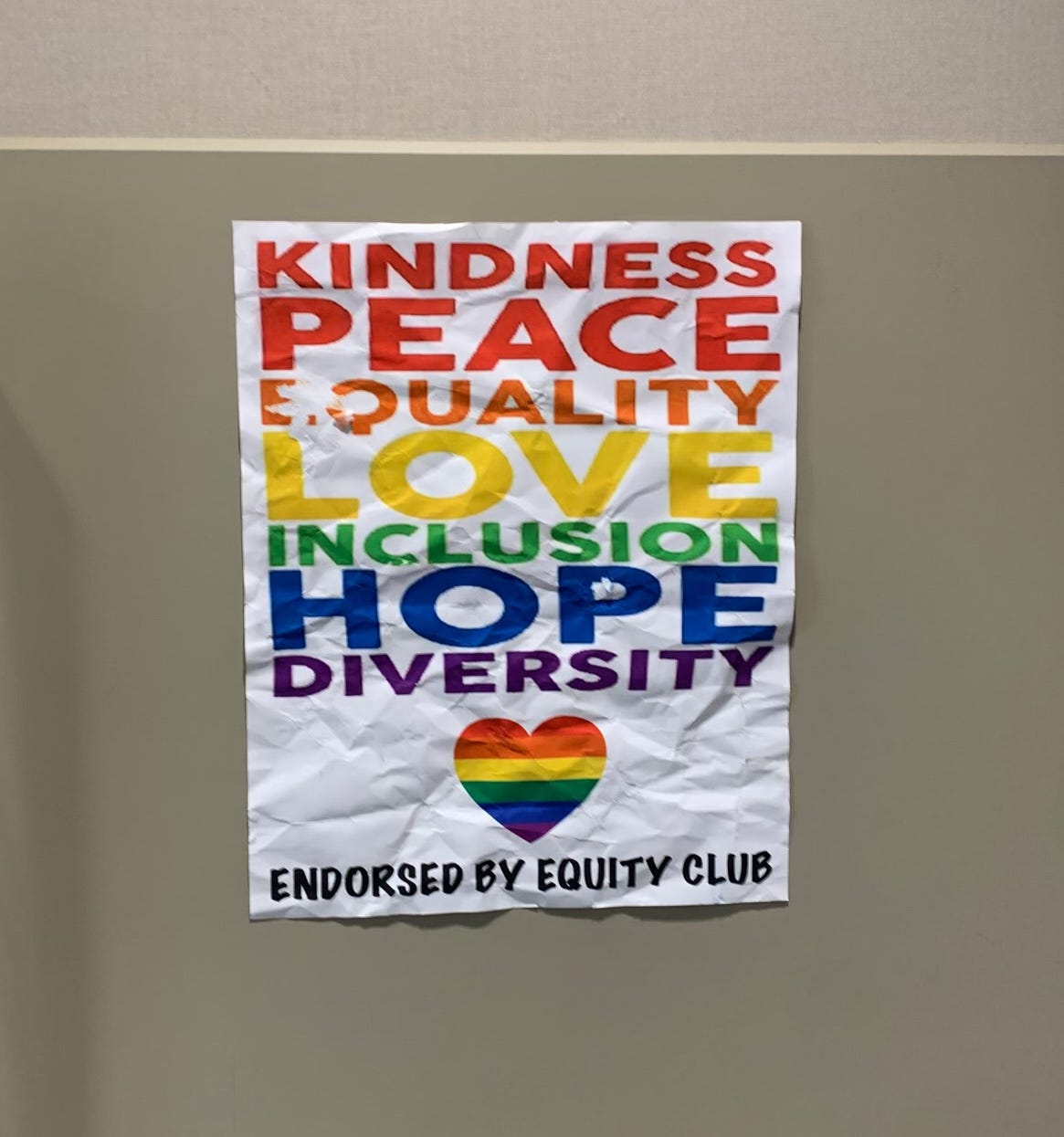 STRUGGLE FOR PRIDE「HONESTY」ポスター Students Vandalize Signage Featuring Pride Symbol at Cashmere High