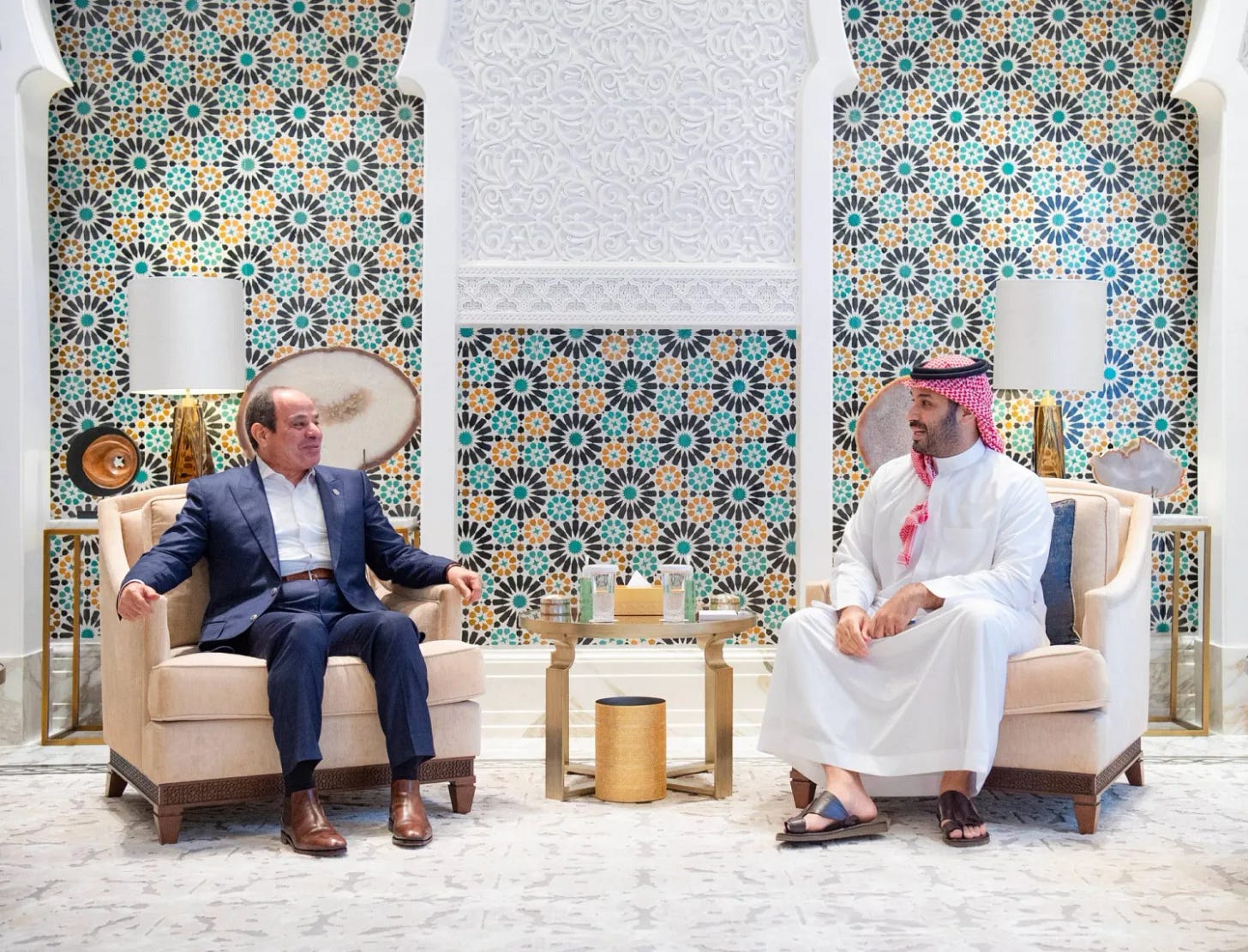 الأمير محمد بن سلمان لدى استقباله الرئيس عبد الفتاح السيسي في قصر نيوم الخميس (واس)