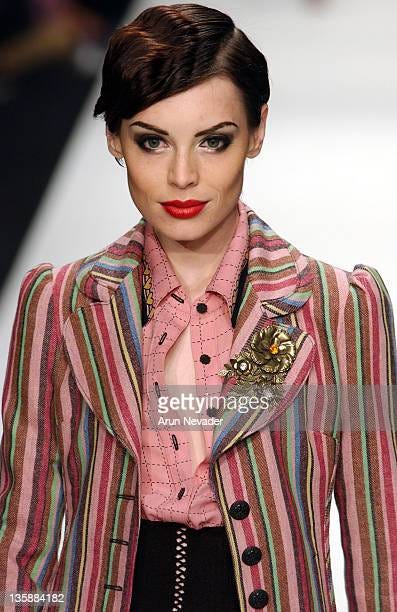 591 Yoanna House Photos and Premium High Res Pictures - Getty Images