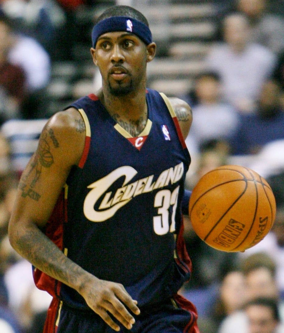 File:Larry Hughes Apr 2007 (cropped).jpg - Wikimedia Commons