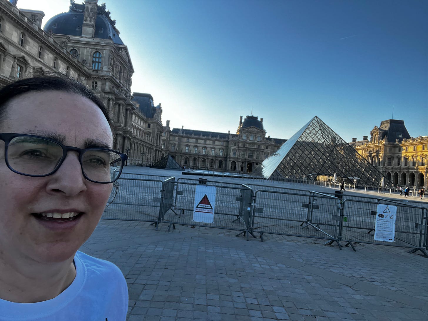 Louise at Louvre on start up run