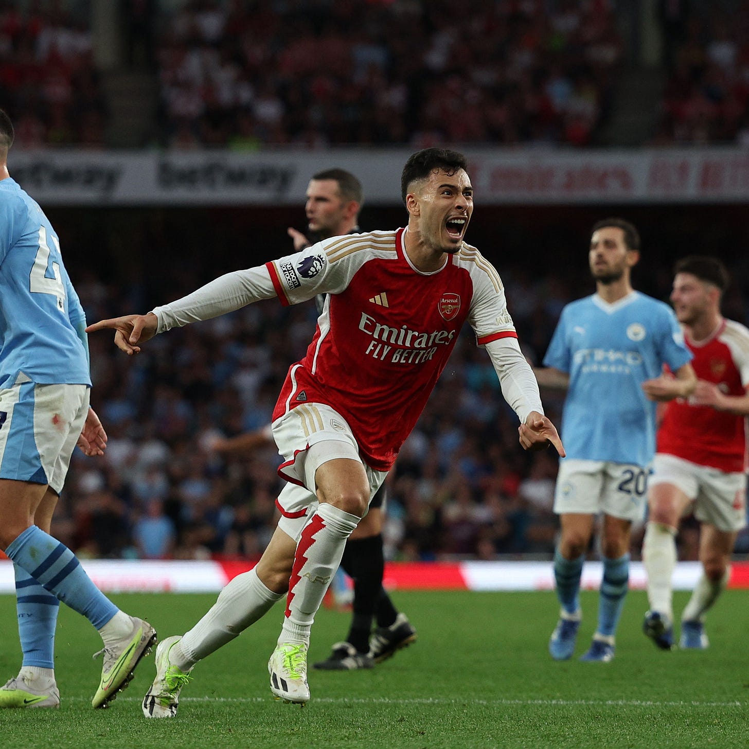 Gabriel Martinelli celebrates!