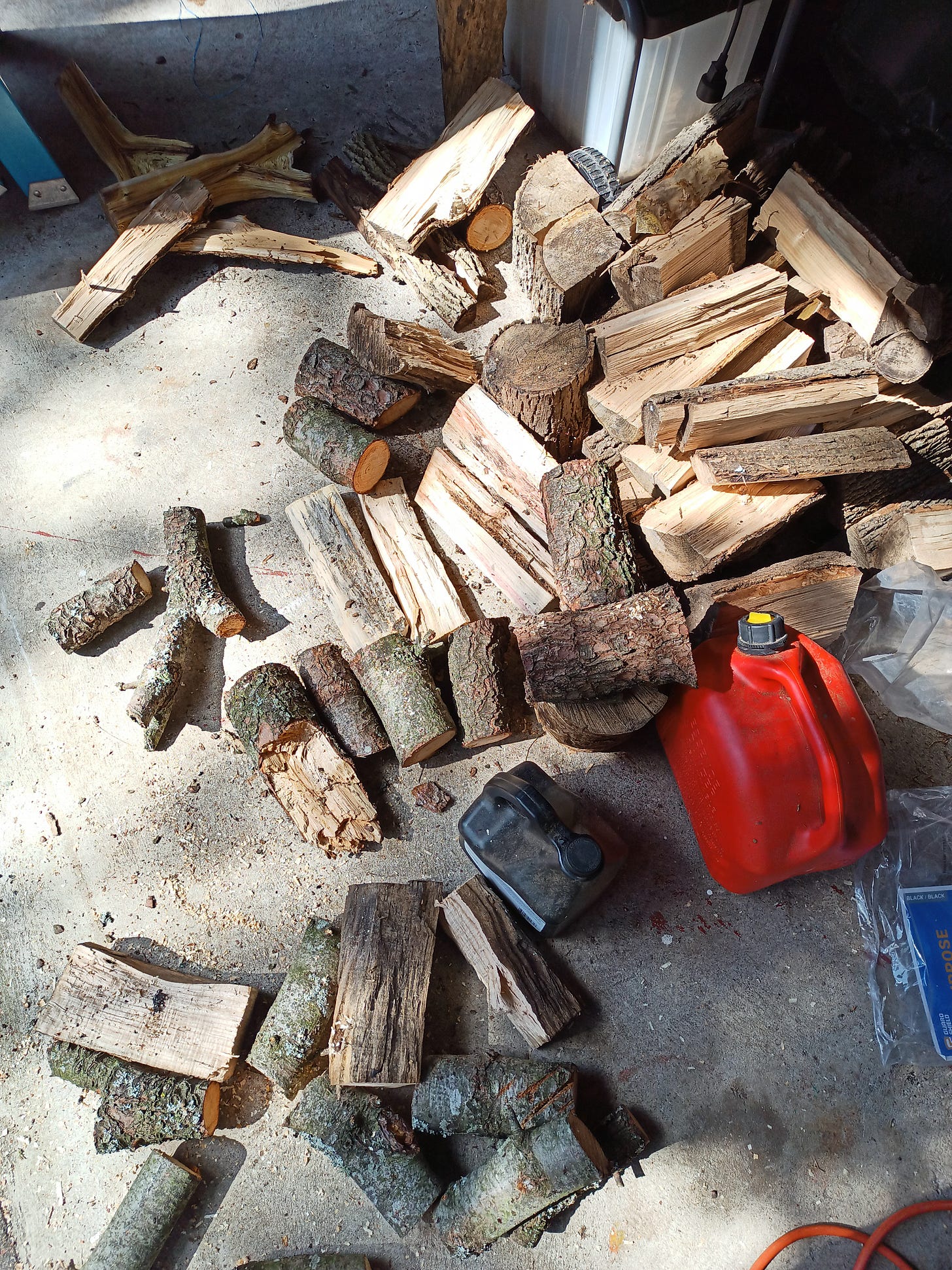 A pile of logs cut into lengths roughly ranging from 12cm to 22cm.