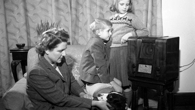 1950s family listening to the radio