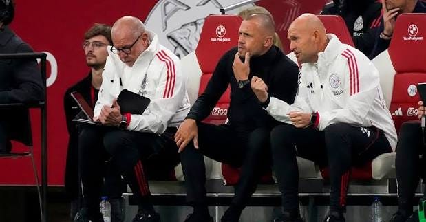Ajax zet Heitinga en Keizer per direct op non-actief Ajax zet Heitinga en Keizer per direct op non-actief